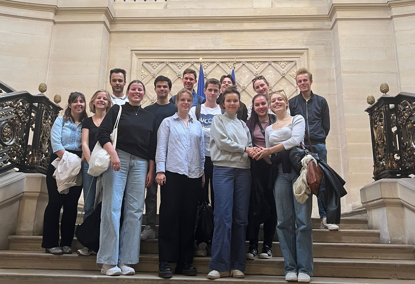BerMüPa-Jahrgang 2022/23 beim Besuch des Conseil d'État.JPG