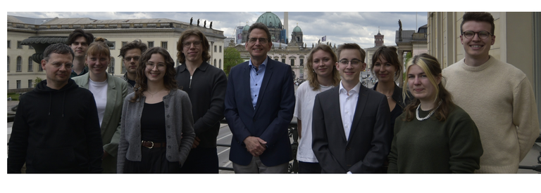 Lehrstuhlbild-April 2025