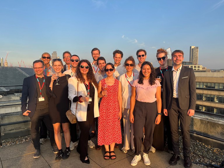 DFG-Graduiertenkolleg DynamInt verlängert bis 2028! Gruppenfoto London